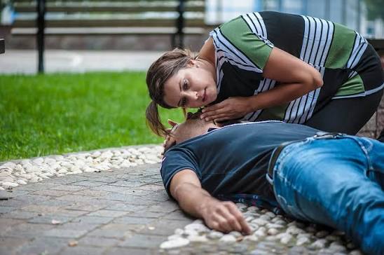What to Do If Someone Becomes Unconscious: First Aid Guide